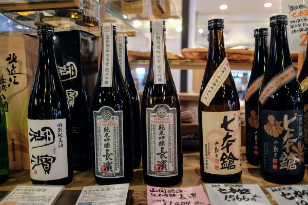 黒壁AMISUは特に滋賀の地酒が豊富に並びます。